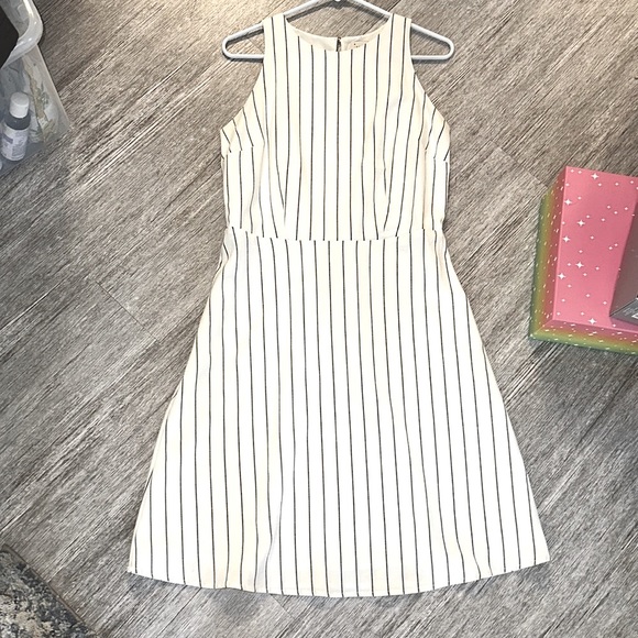 Sleeveless a-line dress with pinstripe pattern, fully lined, Excellent condition - Picture 1 of 9